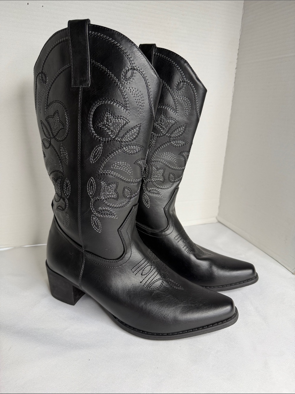 Western Festival Cowgirl Women's Black Embroidered Heeled Mid Calf Boots. Size 8